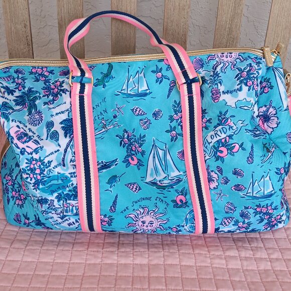 Lilly Pulitzer Overnight Duffle Amalfi Blue Lilly's Roadtrip EUC - Picture 3 of 17